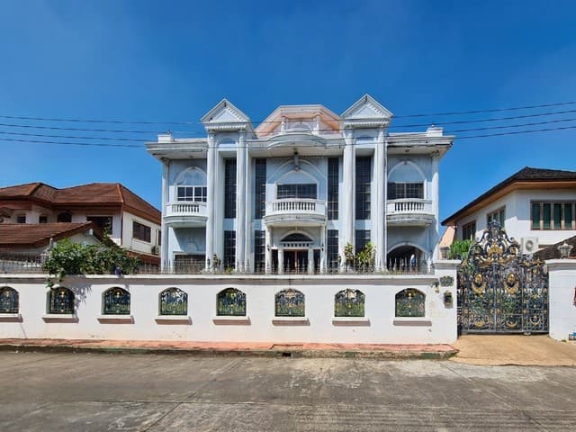ขายด่วน บ้านเดี่ยว 3 ชั้น 215 ตรว. หมู่บ้าน ป.ธนานิเวศน์ ถนนเสนานิคม 1 ซอย 28 ใกล้ BTS เสนานิคม, ม.เกษตร