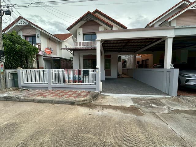 ขายบ้านแฝด หมู่บ้าน โฮมทาวน์ ศรีราชา หนองยายบู่ ฟรีโอน! TP-H1710