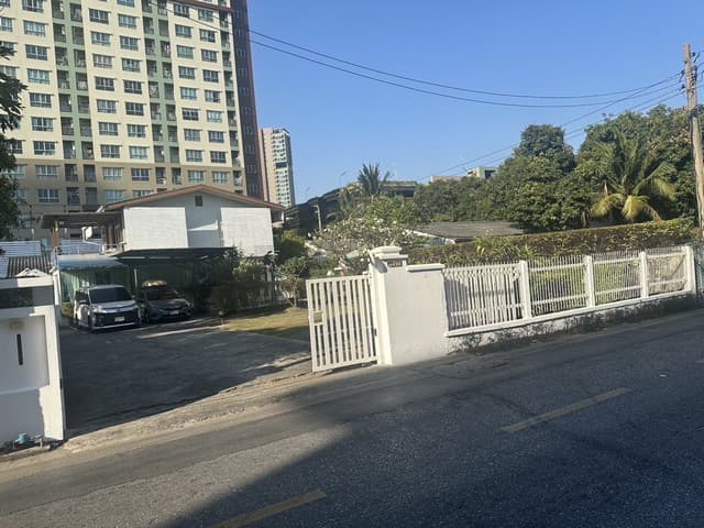 HR2881ให้เช่าบ้าน 2 ชั้น เนื้อที่ 200 ตรว.พร้อมโกดัง ใกล้สถานีรถไฟฟ้าBTSรัชโยธิน เหมาะทำออฟฟิศ