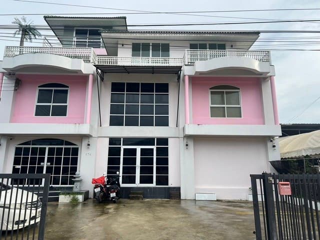 ให้เช่าอาคารสำนักงาน ใกล้ทางด่วนพระราม9 และมอเตอร์เวย์ ใกล้ ซีคอนสแควร์ และสวนหลวงร.9 ถนนพัฒนาการตัดใหม่ ซอยพัฒนาการ97
