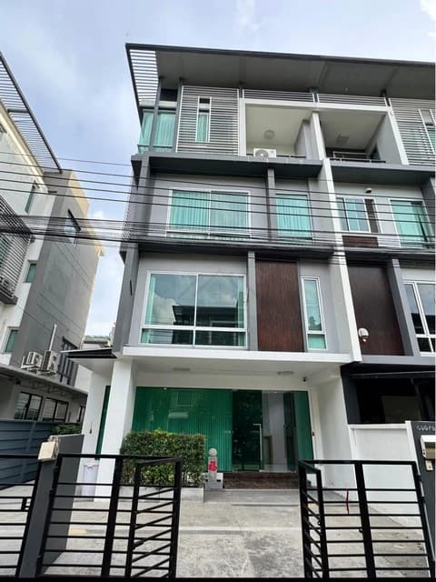 ขายโฮมออฟฟิศ 4 ชั้น 500 ตร.ม. บี สแควร์ พระราม 9-เหม่งจ๋าย (B Square Rama9 - Mengjai) สหการประมูล ทำเลทอง ใกล้เลียบด่วน ใกล้เอกมัย ทองหล่อ