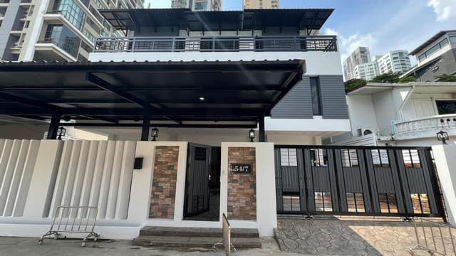 บ้านสุขุมวิท26 Sukhumvit 26ให้เช่า 5 Bedrooms จดบริษัทได้ ใกล้เอ็มโพเรียม (Emporium) BTSพร้อมพงษ์