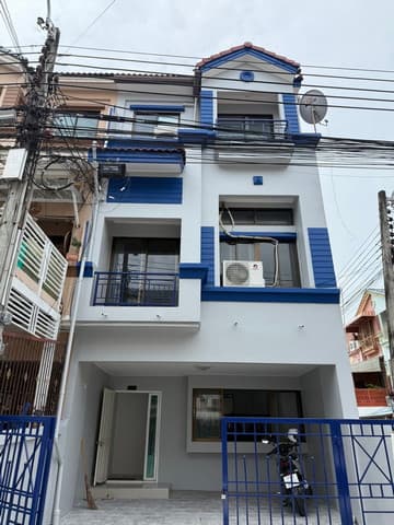 ทาวน์โฮมบ้านกลางเมือง1รัชดาเหม่งจ๋าย 3ห้องนอน มีเฟอร์นิเจอร์ ซ.สหการประมูล ให้เช่าพร้อมเข้าอยู่