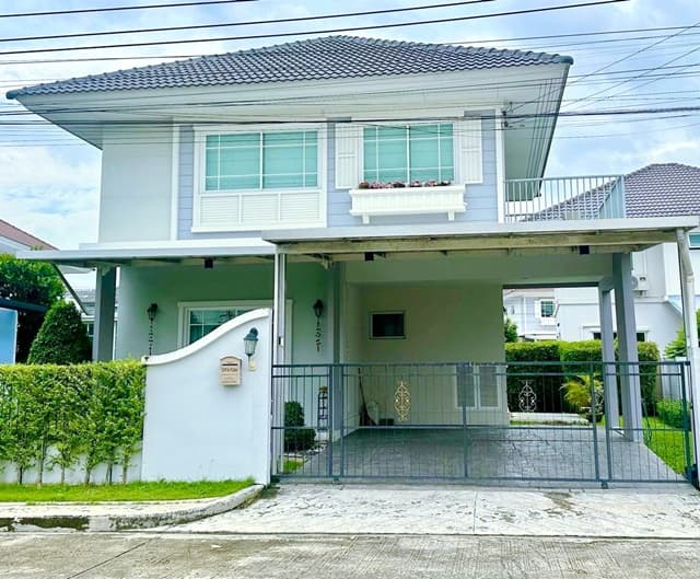 พร้อมเฟอร์ฯหรูหรา ให้เช่าคฤหาสน์ 2 ชั้น 60ตร.วา. 236ตร.ม MRTมีนบุรี 2.1 กม. ร่มเกล้า 4-8 ม.เกษมบัณฑิต ร่มเกล้า 1.2 กม. 3 นอน 3 น้ำ