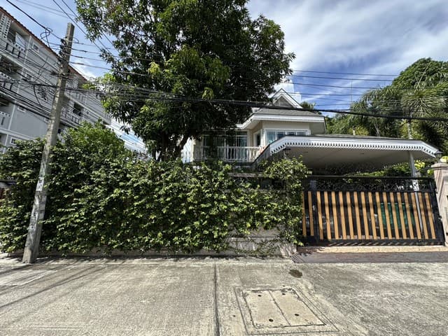 ขาย / ให้เช่า บ้านเดี่ยว ซอยแบริ่ง 26 บ้านสร้างเอง ปลอดโปร่ง โล่งสบาย มีพื้นที่รอบบ้าน