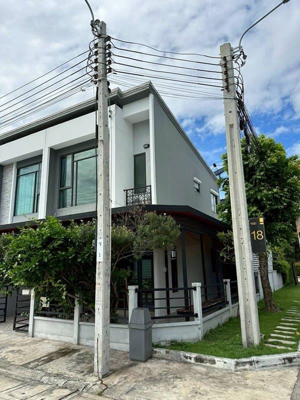 บ้านหัวมุม วิวสวน ให้เช่า โครงการ Pleno สุขสวัสดิ์-ประชาอุทิศ 60 เฟอร์นิเจอร์ครบ เข้าอยู่ได้ทันที โทร 085-144-0184
