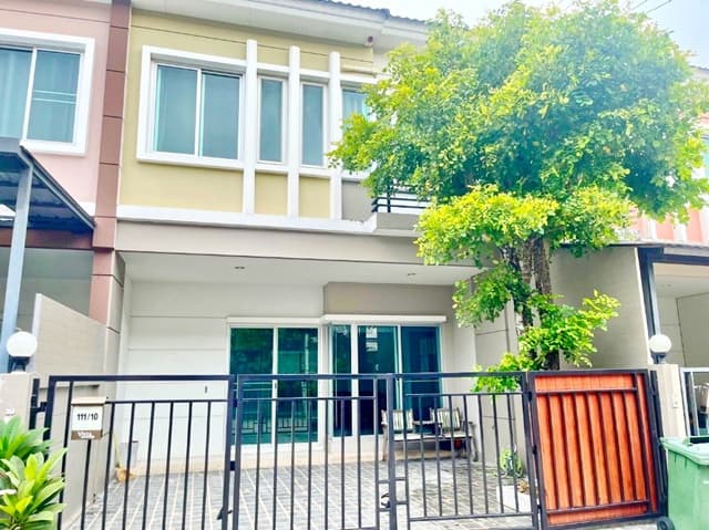 พระราม5 ถ. พิบูลสงคราม ให้เช่าทาวน์เฮ้าส์ 2 ชั้น 23ตร.วา.MRT แยกติวานนท์ 1.8 กม ม.มจพ. 1.7 กม.. ตกแต่งครบ 3 นอน 194ตร.ม. 3 น้ำ