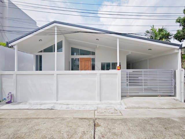ขายบ้านเดี่ยวชั้นเดียว 51 ตรว. 3 ห้องนอน รีโนเวทใหม่ ย่านโชคชัย 4 ซอย 55 ลาดพร้าว