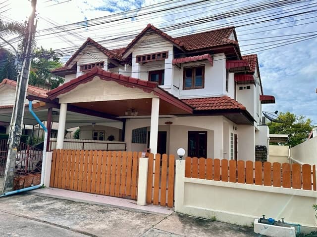 เปิดซิง! คฤหาสน์ให้เช่า โลตัส ถนนเก้ากิโล ศรีราชา 900 ม. บ้าน 2ชั้น 35ตร.วา. 4นอน ม.เกษตรศาสตร์ ศรีราชา 2.5กม. พร้อมเฟอร์ฯ