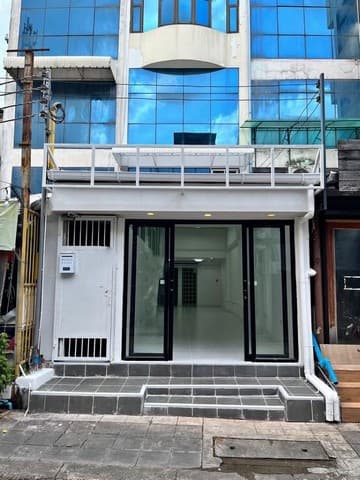 รหัสC6909 ให้เช่าอาคารพาณิชย์เฉพาะชั้น1 และชั้นลอย รีโนเวทใหม่ ใกล้มหาวิทยาลัยหอการค้าไทย