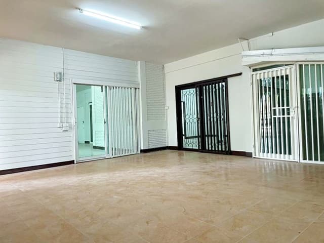 ซ. เรวดี 10-26 8ห้องนอน ให้เช่า บ้านเดี่ยว 2 ชั้น 100 ตร.วา. 300 ตร.ม.MRT ศูนย์ราชการนนทบุรี 400 ม.