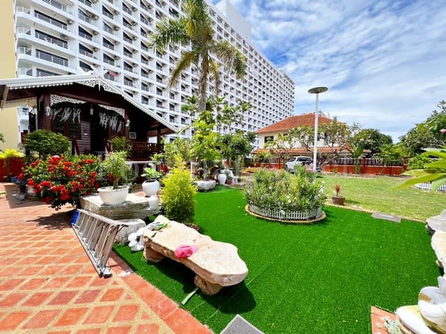 ขายบ้านไม้สัก 2 ชั้น 2 หลัง พร้อมที่ดิน 210 ตารางวา หมู่บ้าน Royal Park Village ถนนเทพประสิทธิ์ บางละมุง ชลบุรี (หลังริม)