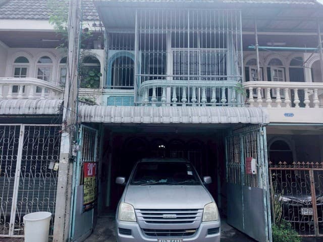 ทาวน์เฮ้าส์ 2 ชั้น 17.1 ตร.วา ทำเลทองใกล้ เซ็นทรัลนครสวรรค์