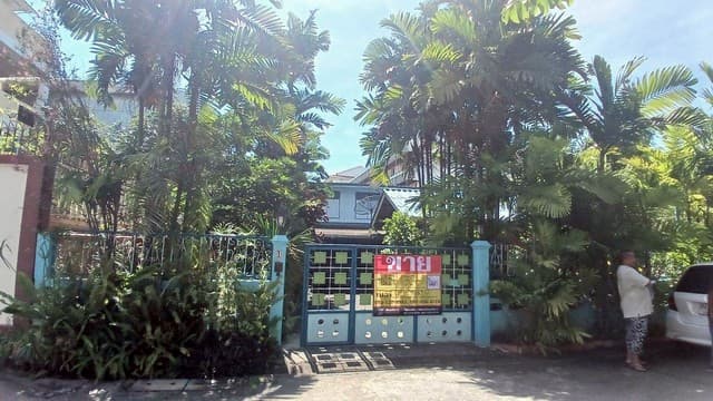 บ้านเดี่ยว 2 หลัง 132 ตร.วา พร้อมสวนตกแต่งแล้ว ในทำเลศักยภาพ ซอยประชาอุทิศ 79 แยก 1