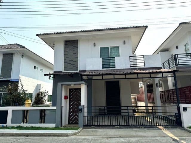 ด่วน! พร้อมเป็นเจ้าของ 2.9 ล้าน บ้านเดี่ยว 2 ชั้น ในโครงการ หางดง ย่านเศรษฐกิจ สภาพใหม่ หลังใหญ่ พร้อมเฟอร์นิเจอร์ครบ