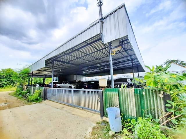 ถูกที่สุดในกรุงเทพ ขายโกดัง 100 ตร.วา. 400 ตร.ม. รร.ลำพะอง 440 ม. หน้ากว้าง ใกล้ถนนใหญ่ นิคมลาดกระบัง 1.96 กม. ตลาดนครฉลองกรุง 1.47 กม.