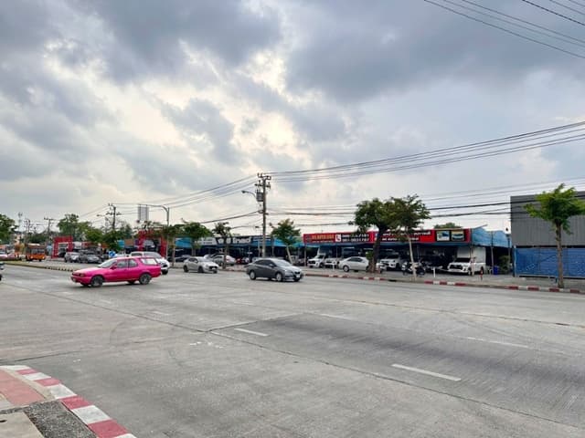 MRT นพรัตนราชธานี 800ม .ม.นิด้า ให้เช่าที่ดินสวย 8 ไร่ เข้า-ออกสะดวก รามอินทรา-เสรีไทย นิคมบางชัน 1.3กม. ติดถนนใหญ่ หน้ากว้าง 163 ม.