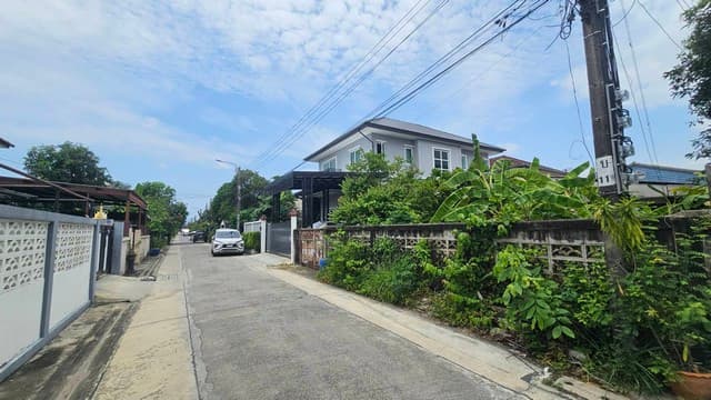บ้าน - 2700000 บาท. 2 ห้องนอน ขนาด = 60 ตร.วา ใกล้ เมกะบางนา ออกแบบสวยงาม -