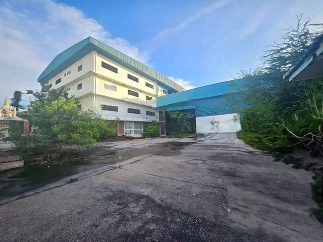 ขายที่ดินพร้อมสิ่งปลูกสร้างใกล้นิคมอมตะนครชลบุรี ผังม่วงลาย บนเนื้อที่ 4 ไร่