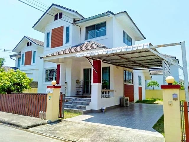 ตลาดท่ารั้ว 1.3 กม. ถ.รอบเมืองเชียงใหม่ เช่าบ้านเดี่ยว 2 ชั้น 52ตร.วา. 202ตร.ม.ดอยสะเก็ด จัดเต็มเฟอร์ฯ 3นอน 2น้ำ