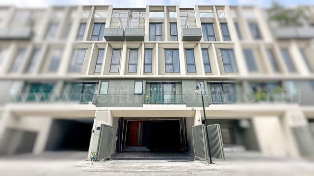ขายด่วน ทาวน์โฮม เธอ ลาดพร้าว 93 ระดับ Luxury 3.5 ชั้น Fully Furnishe ขายพร้อมผู้เช่า