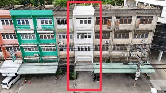 Terminal21 2.1กม. ให้เช่าอาคารพาณิชย์ 3.5 ชั้น 2 คูหา 45 ตร.วา 750 ตร.ม. ห้างกรีนเพลส 400ม. 2