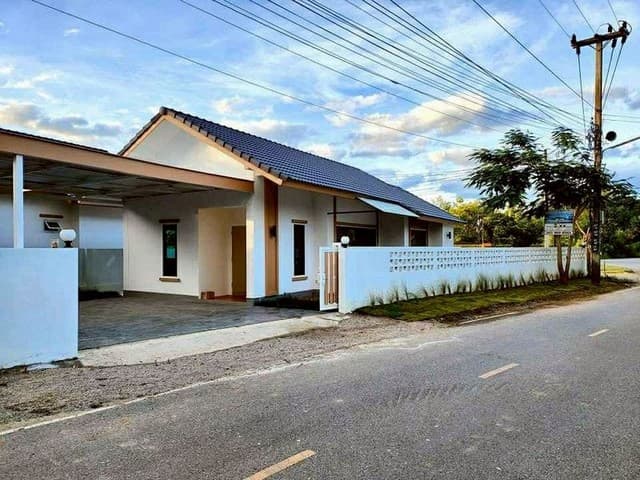 บ้านสร้างใหม่ แปลงหัวมุม ใกล้ตลาดท่ารั้ว ดอยสะเก็ด