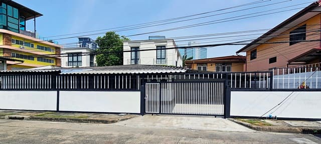 ให้เช่าบ้านชั้นเดียว 312ตร.ม. MRT ห้วยขวาง 600ม.ถ.ประชาราษฎร์บำเพ็ญ2-10 78ตร.วา.รร.นานาชาติรีเจนท์ 1.9 กม. 4 นอน ตลาดสดห้วยขวาง 800 ม.