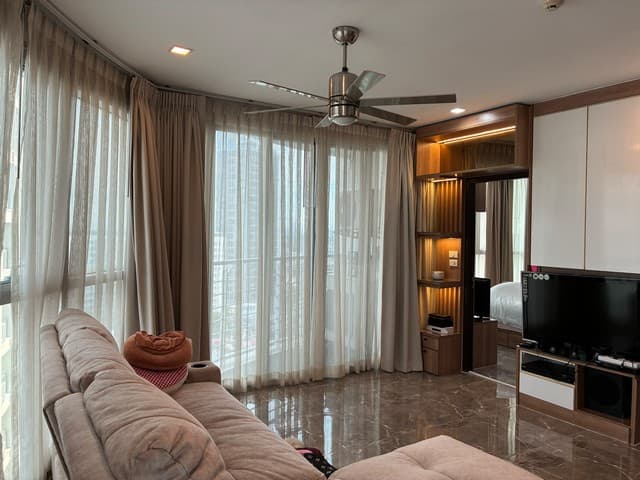 Condo for rent Le Lux Condominium, 17th floor, corner unit, panoramic view