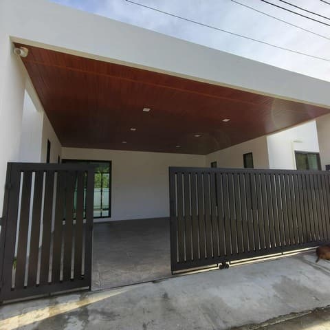 ขายบ้านเดี่ยวสร้างใหม่พร้อมสระว่ายน้ำ ใกล้โรงเรียนนานาชาติรีเจ้นท์ ใกล้ขอบอ่างมาบประชัน