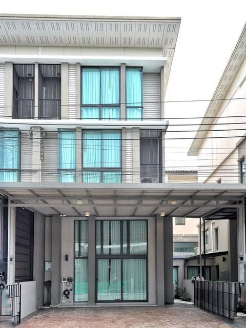 ขายทาวน์โฮม 3.5 ชั้น 226 ตรม. โครงการ พาทิโอ พระราม 9-พัฒนาการ ซอยพัฒนาการ 32 ตกแต่งสวยพร้อมเข้าอยู่