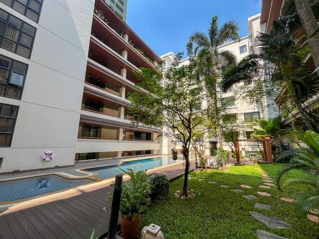 ขายคอนโดมิเนียม Low Rise บ้านจันทร์ ทองหล่อ Baan Chan Condominium Thonglor ขนาด 156 ตร.เมตร รีโนเวทใหม่ ห้องมุม บิ้วอิน