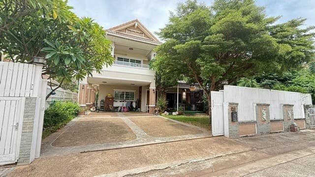 บ้านเดี่ยวแปลงใหญ่ 118 ตร.วา พร้อม สนามฟุตบอลส่วนตัว ใกล้บึงแก่นนคร ราคาเพียง 7.9 ล้านบาท