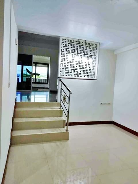 ให้เช่าทาวน์โฮม 3 ชั้น รร.นานาชาติคินเคด 2 2.0 กม.4 นอน MRTศรีนครินทร์ 38 900ม.พร้อม3แอร์ 24 ตร.วา. 304 ตร.ม.