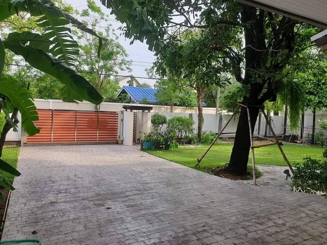 ให้เช่าบ้านเดี่ยว 2 ชั้น 200 ตร.ว. บ้านลาดพร้าว Exclusive สไตล์โมเดิร์น ตรงข้ามเดอะคริสตัล