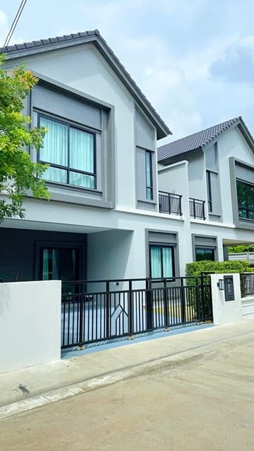นิคมพัฒนา ให้เช่าบ้าน 2 ชั้น สุดหรู 165 ตร.ม. 41 ตร.วา.ตลาดเมืองมาบตาพุด 4.4 กม.3 นอน 3 น้ำ บริทาเนีย นิคมอาร์ไอแอล ระยอง 4.2 กม.