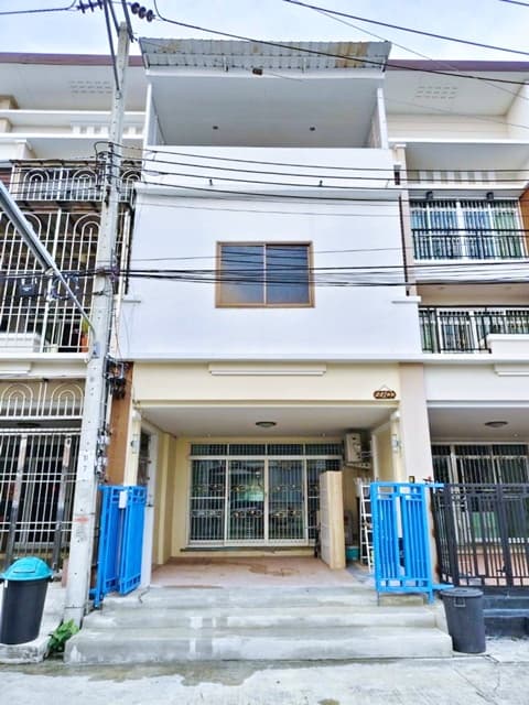 ถ. สาทร-กัลปพฤกษ์ MRT ภาษีเจริญ 2.6 กม. ทาวน์โฮมหรู 3 ชั้น 24 ตร.วา. 274 ตร.ม. 3 นอน 4 น้ำบิ๊กซี กัลปพฤกษ์ 500 ม. กำนันแม้น 9-15