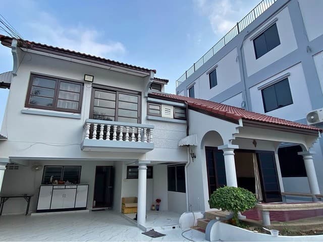 ให้เช่าบ้านเดี่ยวเนื้อที่ 85ตร.ว. 4 ห้องนอน 4ห้องน้ำ ใกล้ แม็คโคร ใกล้บิ๊กซี เอ็กซ์ตร้า อ่อนนุชและ เดอะไนน์ เซ็นเตอร์ พระราม 9 ซอยอ่อนนุช17