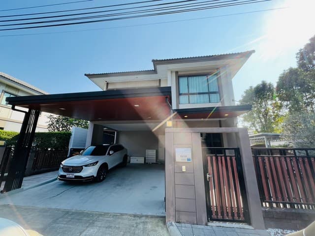 บ้านด่วน เดี่ยวภัสสร วงแหวนบางนา 2 ชั้น ขนาด 51.9 ตรว พื้นที่ใช้สอย 160 ตรม. 3 นอน 3 ห้องน้ำ อายุบ้าน 5 ปี ราคาเพียง 7.35 ล้านบาท