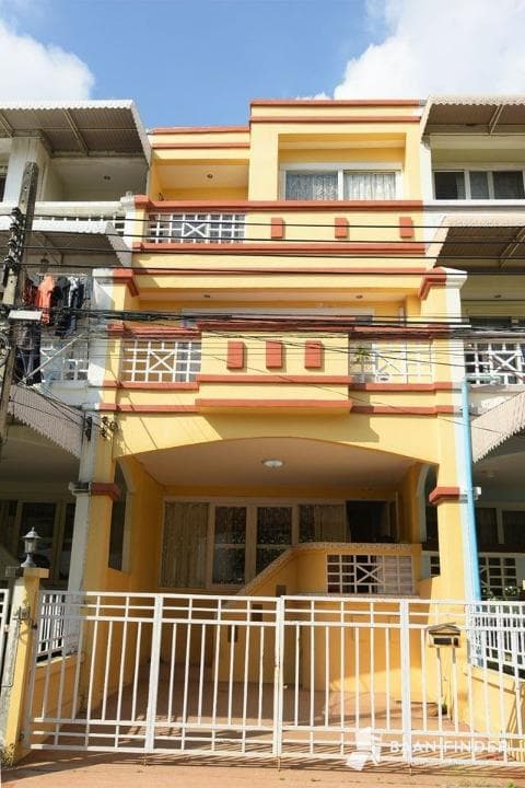 ให้เช่าทาวน์เฮ้าส์ 3 ชั้น 26ตร.วา. อ่อนนุช 35-41 ศรีนครินทร์ MRT คลองกลันตัน 1 กม. ศรีนครินทร์ 18-26 มีเฟอร์ฯครบ 3นอน ธัญญะพาร์ค 1 กม.