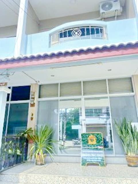พร้อมเฟอร์ฯ เครื่องใช้ไฟฟ้า 2นอน โลตัสพัทยา 1กม. เทพประสิทธิ์ ให้เช่าอาคาร2 ชั้น 26ตร.วา.206ตร.ม. ถ.สุขุมวิท ตลาดรัตนากร 1.2กม.