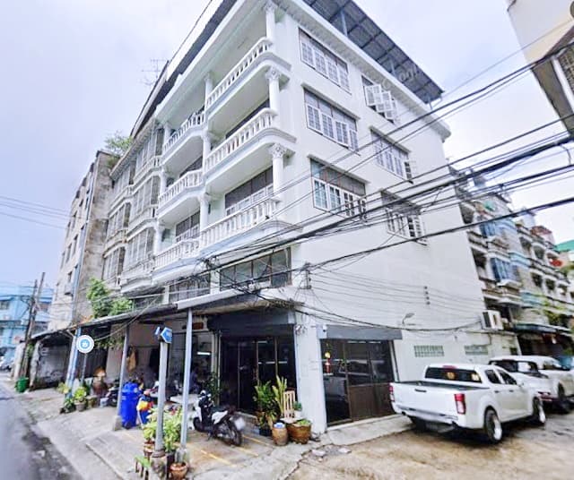 BTSสะพานตากสิน 1.8 กม. จันทร์ 39-43 อาคารพาณิชย์ 6 ชั้น 2 คูหา รร.อัสสัมชัญ 1.4กม. 660 ตร.ม. 6นอน 7น้ำ ถ. เจริญราษฎร์ เซนต์หลุยส์