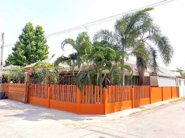 โตโยต้าบ้านโพธิ์ 2.8กม. การไฟฟ้าส่วนภูมิภาค ฉะเชิงเทรา ให้เช่าบ้านเดี่ยว 50ตร.วา. 200ตร.ม. 3นอน 2น้ำ พร้อมเฟอร์ฯ โรบินสัน บางประกง 4.9 กม.