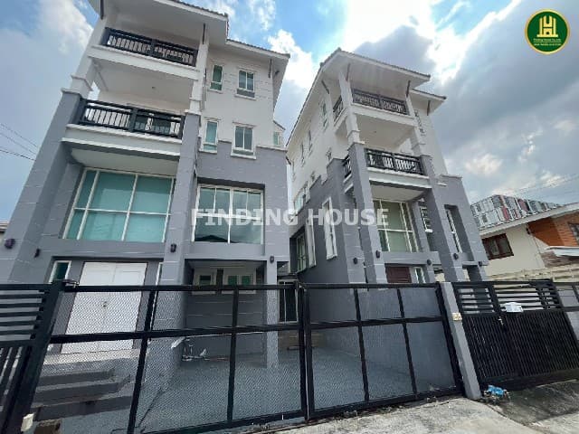 บ้านให้เช่า 2 หลังติดกัน 3.5 ชั้น แถวเอกมัย 12 (ปรีดีย์พนมยงค์ 31) ทำเลพรีเมี่ยม 5 นาทีทองหล่อซอย 10