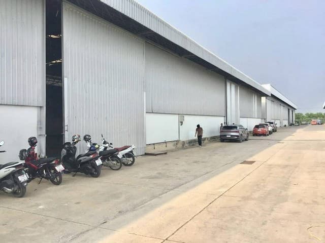 โกดังให้เช่า ทำเลดี โซนลาดกระบัง กรุงเทพ 960 Sq.m / 1,550 Sq.m ที่ดินผังสีเหลือง