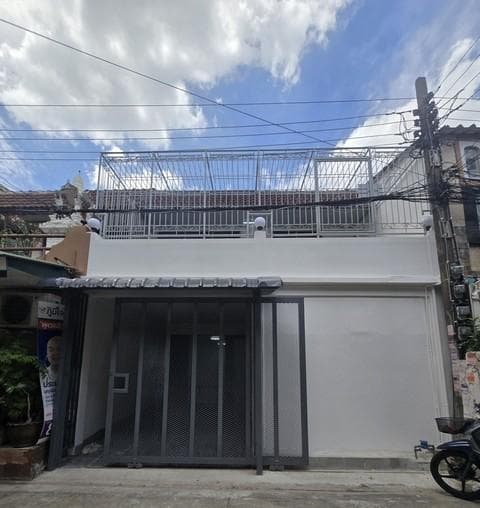 ขายทาวน์เฮ้าส์ 2 ชั้น 21 ตร.ว. ซอยประชาราษฏร์บำเพ็ญ 16 ใกล้ MRT ห้วยขวาง