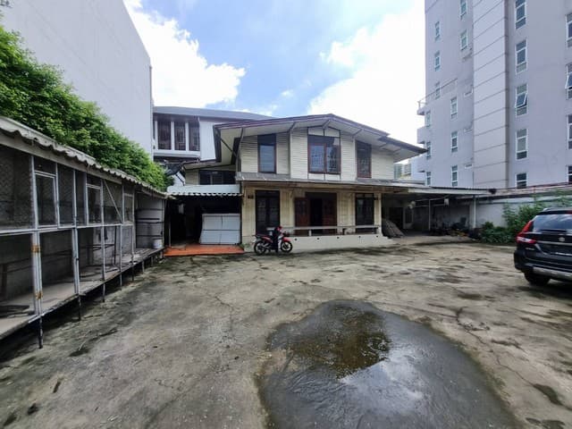 ขาย ให้เช่าบ้านพร้อมที่ดินในซอยทองหล่อ ทำเลศักยภาพใจกลางสุขุมวิท เหมาะสำหรับอยู่อาศัย โฮมออฟฟิศ ธุรกิจไลฟ์สไตล์ หรือ