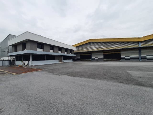 ให้เช่าโกดังพร้อมสำนักงานเนื้อที่รวม 10,500 ตร.ม.สำโรงใต้ ถนนปู่เจ้าสมิงพราย ใกล้รถไฟฟ้า สมุทรปราการ