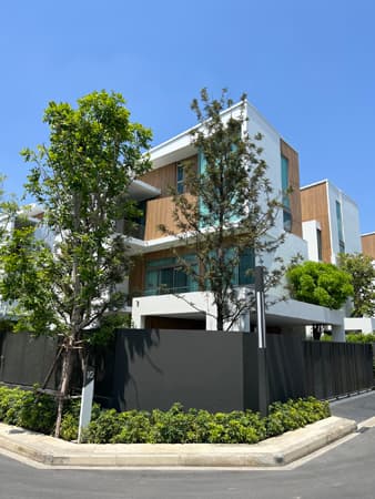 ให้เช่าบ้าน vive พระราม9 เนื้อที่84วา3ชั้น มี3ห้องนอน 4 ห้องน้ำ 1ห้องเเม่บ้าน ถนนพระราม9 พร้อมอยู่
