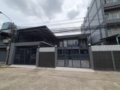 ให้เช่าบ้านเดี่ยว 2 ชั้น ปรับปรุงใหม่ 4 ห้องนอน 3 ห้องน้ำ แอร์ 6 เครื่อง ซ. รัชดาภิเษก 3 ไม่รับสัตว์เลี้ยง